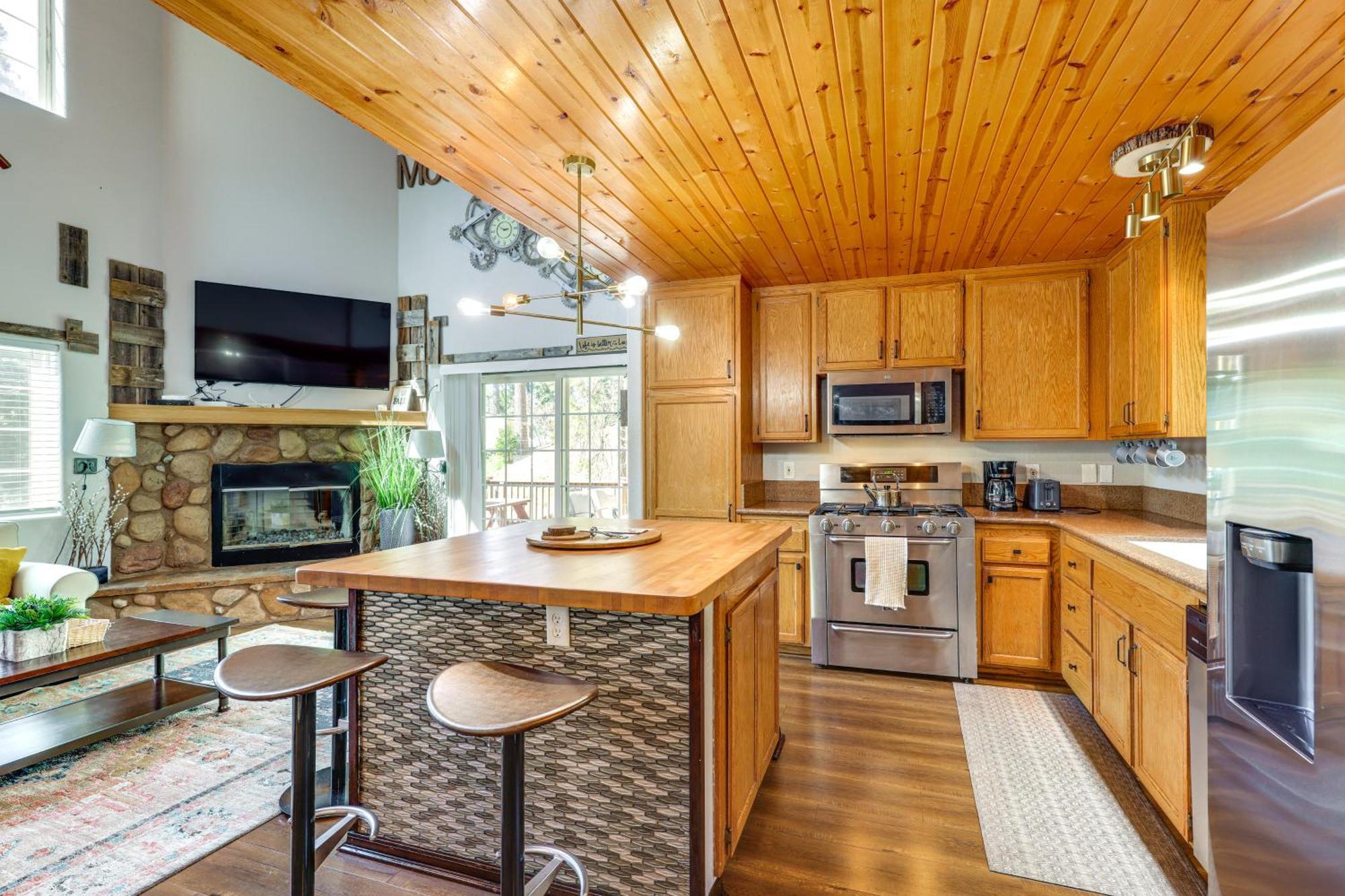 Remodeled Crestline Retreat Walk To Lake Gregory! Eksteriør bilde