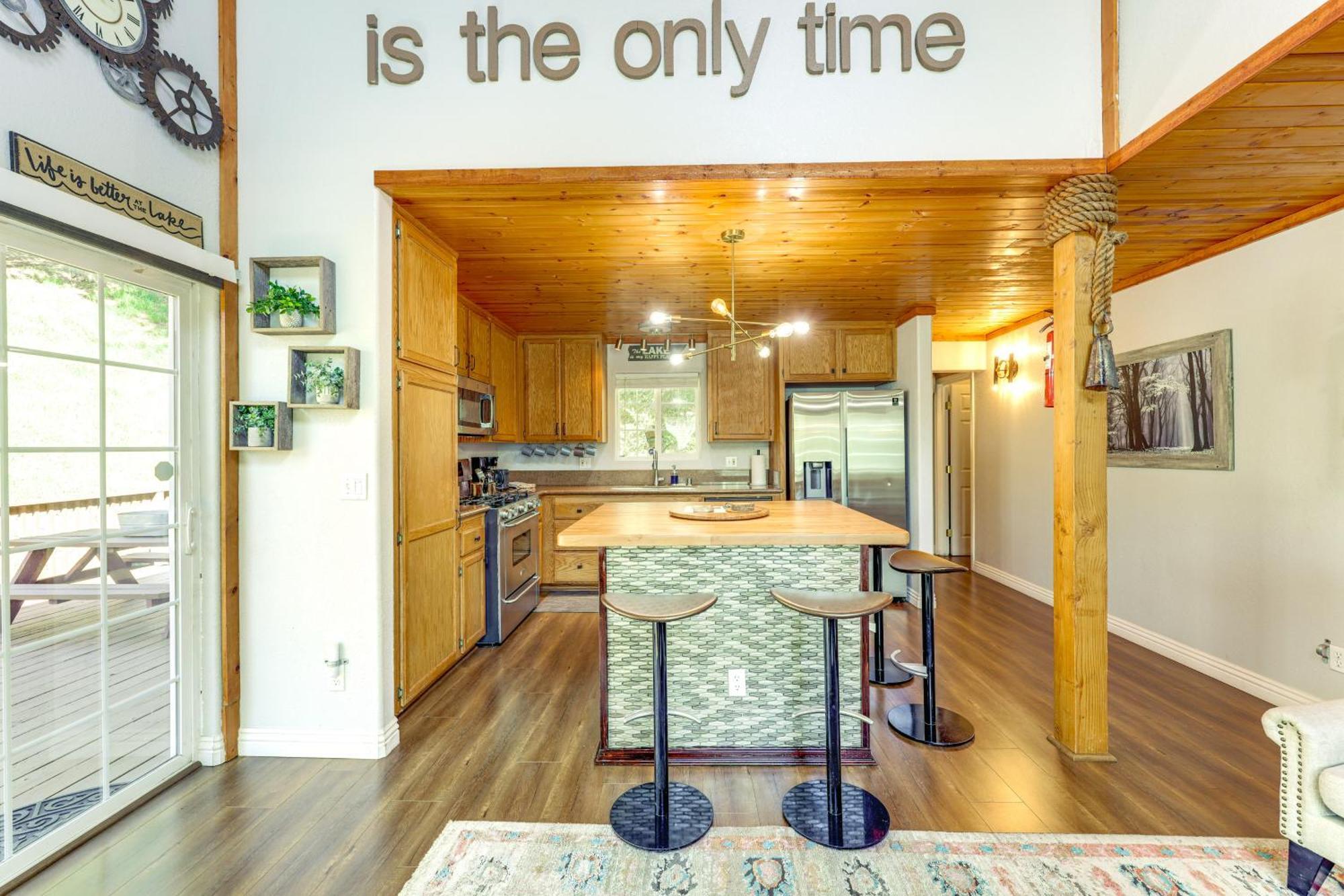 Remodeled Crestline Retreat Walk To Lake Gregory! Eksteriør bilde